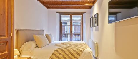 2 habitaciones, tabla de planchar con plancha, internet y ropa de cama