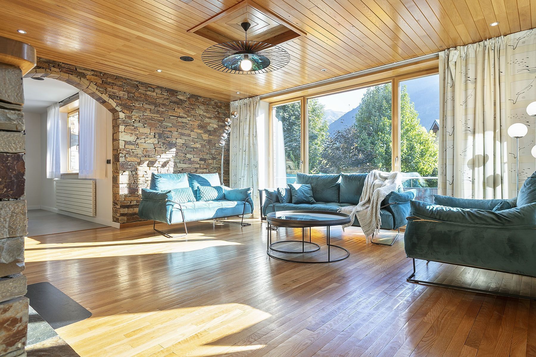 Télévision, cheminée