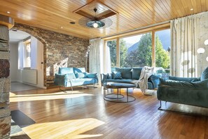 TV, fireplace - Luderna - Casa con jardín Montcorbison (Vielha)