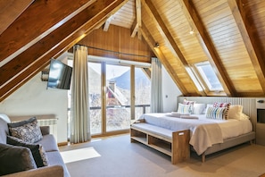 5 habitaciones, tabla de planchar con plancha y acceso a internet 