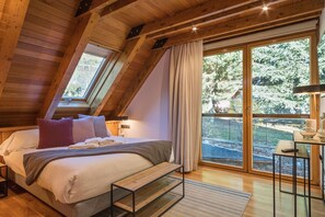5 bedrooms, iron/ironing board, Internet, bed sheets