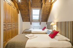 5 slaapkamers, een strijkplank/strijkijzer, wifi, beddengoed