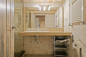 Bathtub, hair dryer, towels, soap