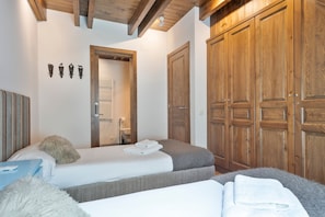 5 chambres, fer et planche à repasser, Wi-Fi, draps fournis