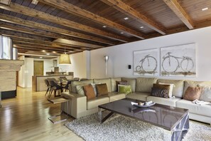 Televisie en een open haard