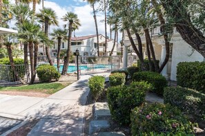 House | Property grounds - Farrell B7 (Palm Springs)