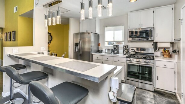 House | Private kitchen | Coffee/tea maker, fridge, microwave, stovetop - Padua (Palm Springs)