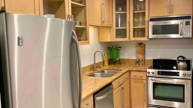 House | Private kitchen | Coffee/tea maker, fridge, microwave, stovetop - Villa 110 (Palm Springs)
