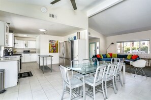 House | Private kitchen | Fridge, microwave, oven, stovetop