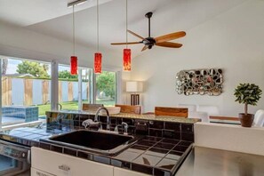 House | Private kitchen | Fridge, microwave, oven, stovetop