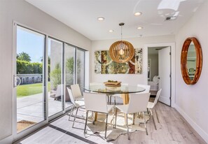 独立别墅 | 私人厨房 | 冰箱、微波炉、烤箱、炉灶