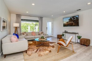 House | Living room | 55-inch flat-screen TV with digital channels, TV, ping pong - Acacia (Palm Springs)