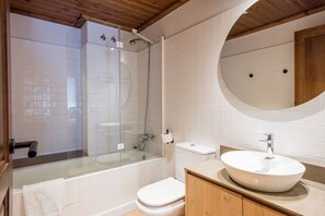 Bathtub, hair dryer, towels, soap - Luderna - Apartamento Val de Ruda A9 Peülla (Baqueira)