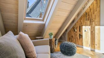 Una Smart TV, una chimenea