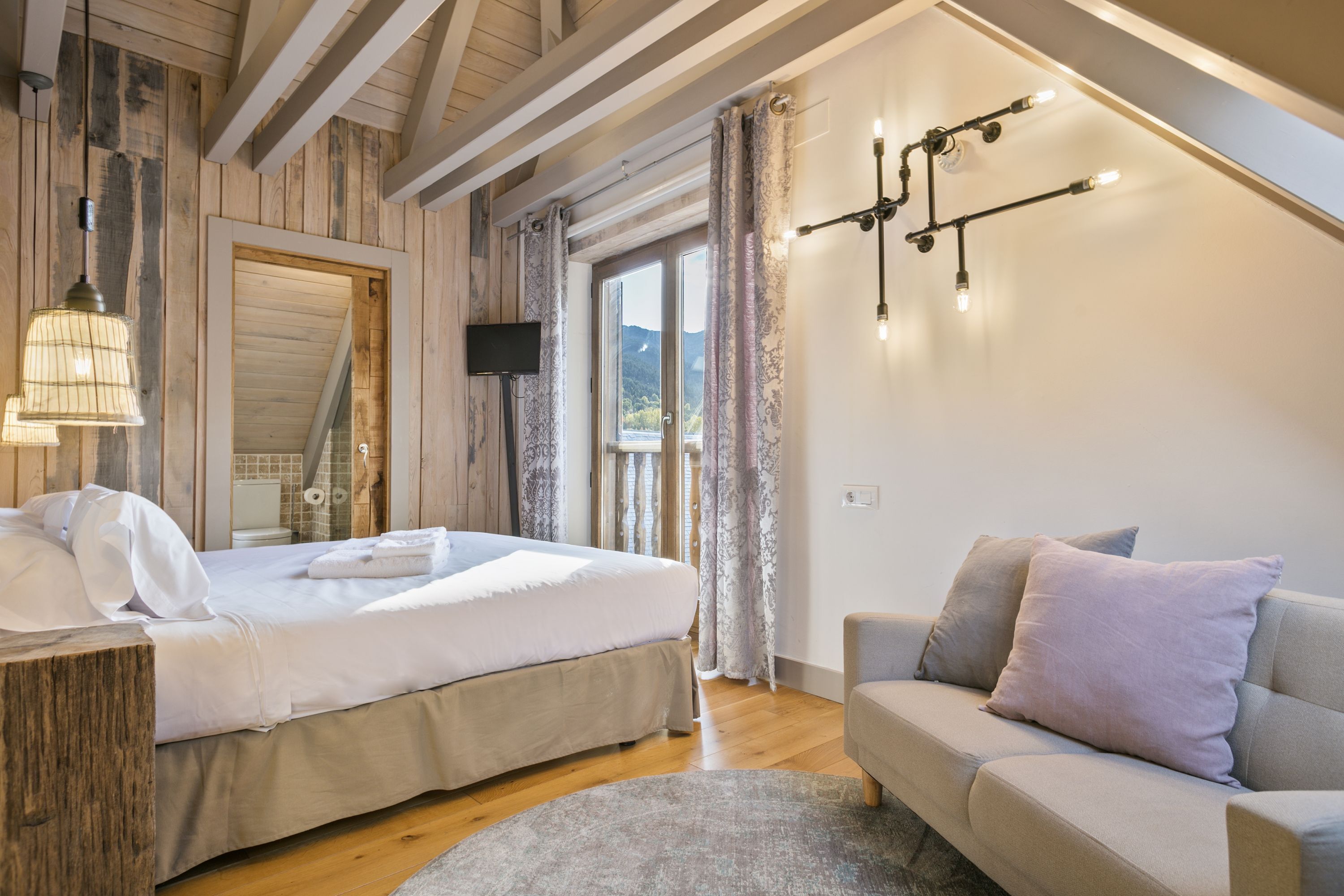 3 chambres, fer et planche à repasser, accès Internet, draps fournis