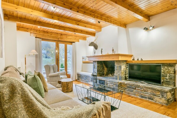 Smart TV, fireplace - Luderna - Apartamento con terraza Molières (Naut Aran)