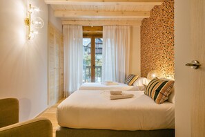 5 bedrooms, iron/ironing board, WiFi, bed sheets