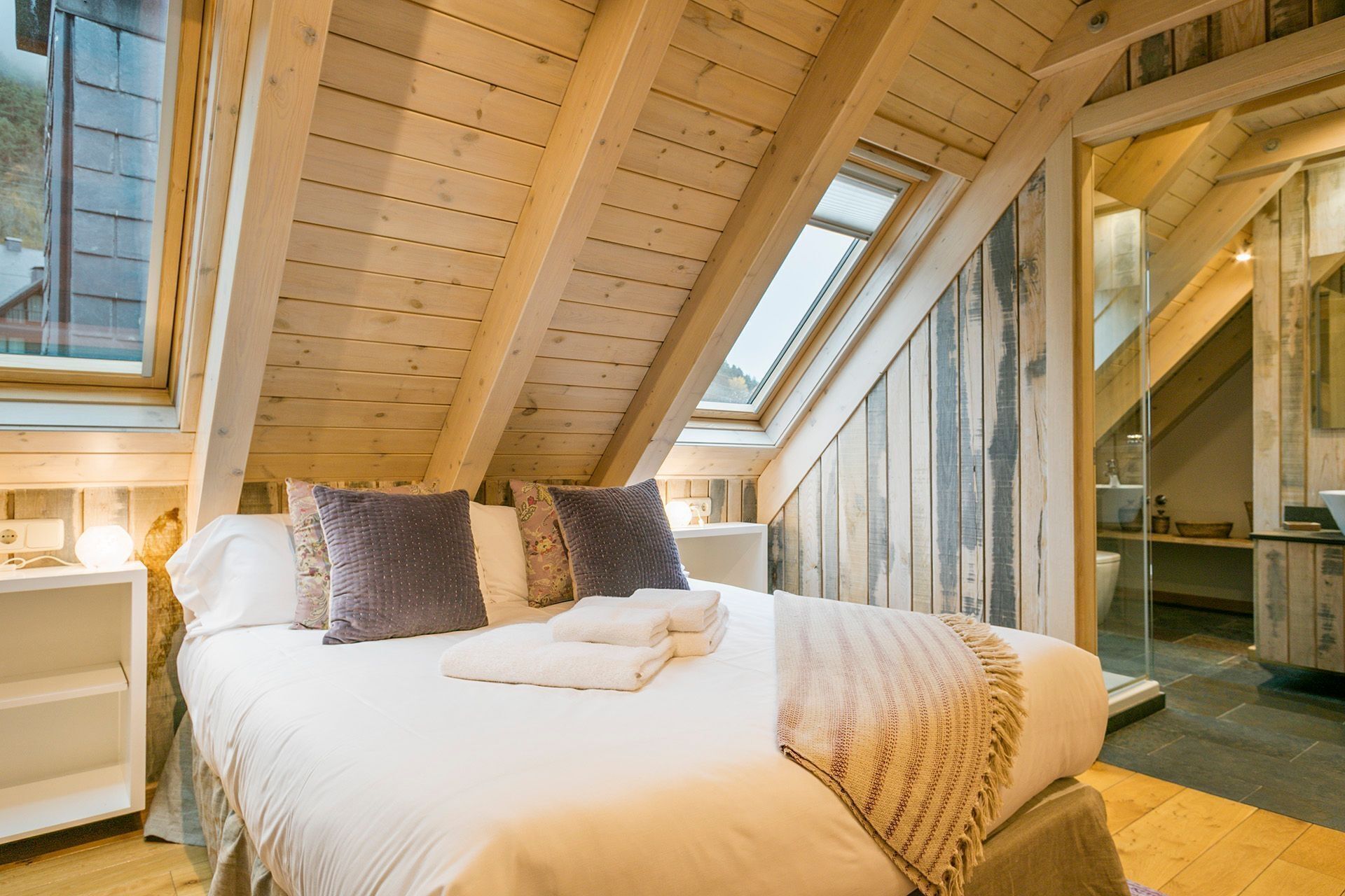 5 dormitorios, tabla de planchar con plancha, wifi y ropa de cama