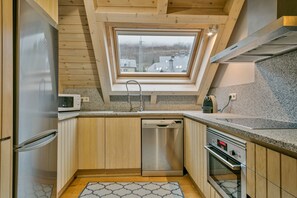 Fridge, microwave, oven, dishwasher