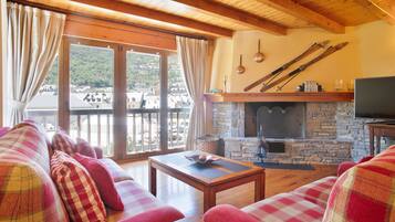 Een smart-tv en een open haard