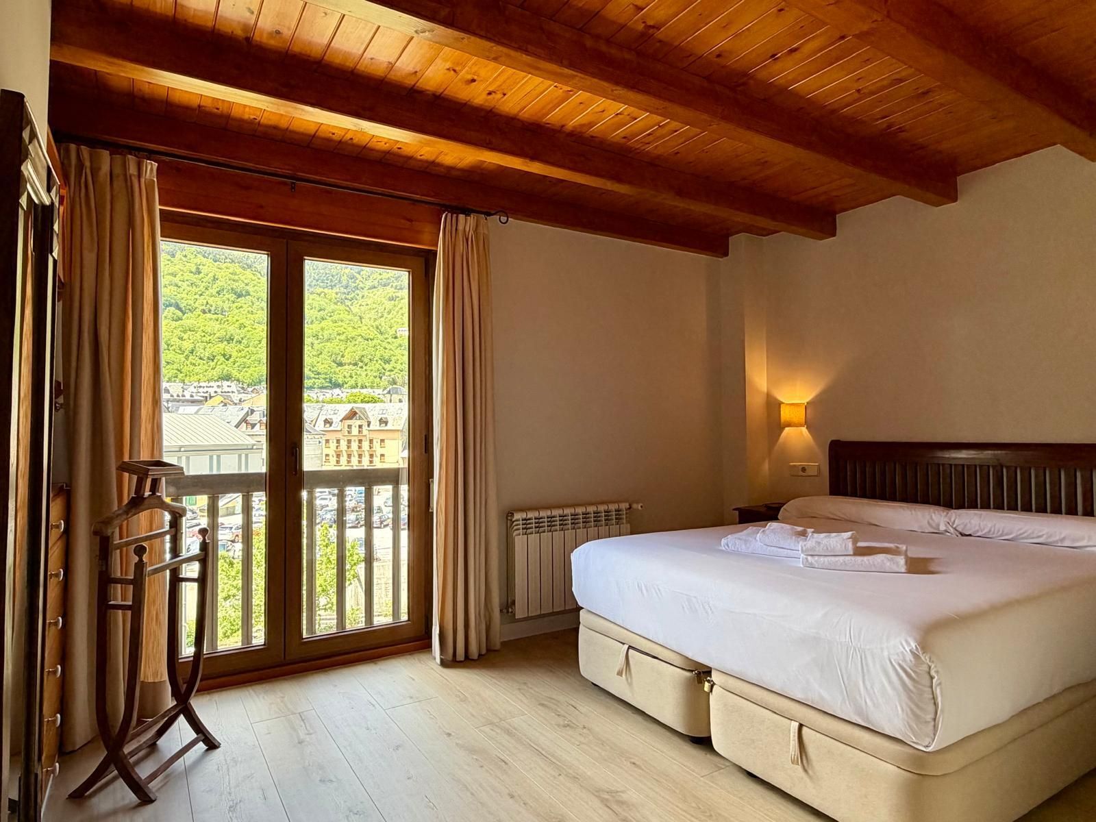 3 slaapkamers, een strijkplank/strijkijzer, wifi, beddengoed