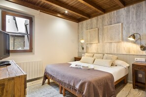 3 dormitorios, tabla de planchar con plancha, Internet y ropa de cama