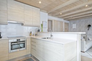 Fridge, dishwasher, espresso maker, coffee/tea maker