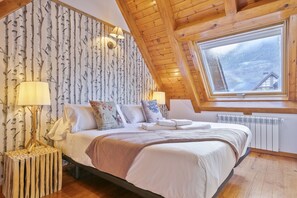 4 slaapkamers, een strijkplank/strijkijzer, internet, beddengoed