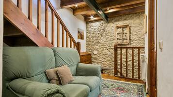 Una Smart TV, una chimenea