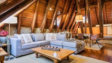 Una Smart TV, una chimenea