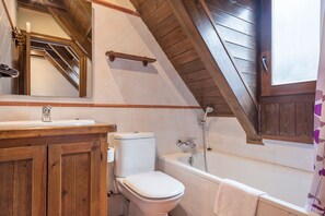 Bathtub, hair dryer, towels, soap - Luderna - Dúplex Nòdes II (Arties)
