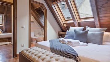 3 dormitorios, tabla de planchar con plancha, cuna de viaje