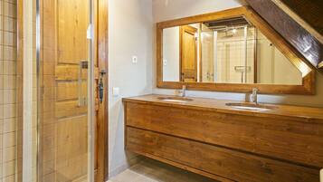 Bathtub, hair dryer, towels