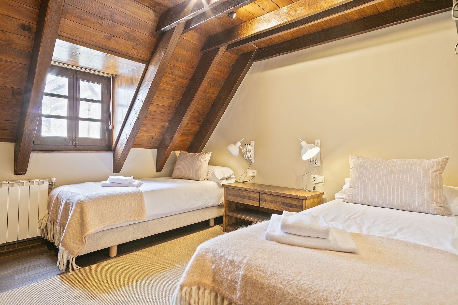 4 slaapkamers, een strijkplank/strijkijzer, internet, beddengoed