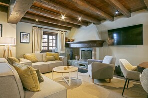 Televisión, chimenea