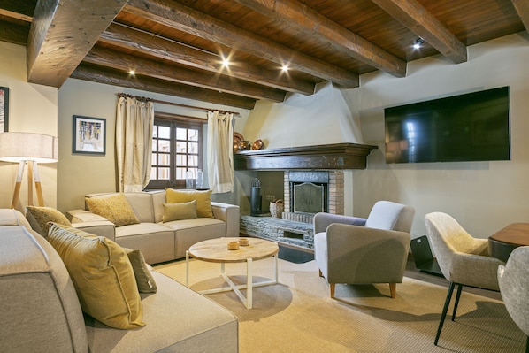 Télévision, cheminée