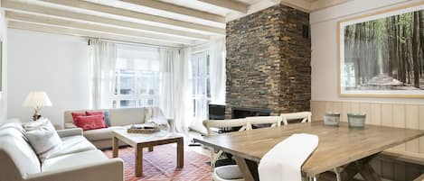 TV, fireplace