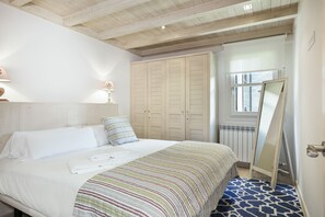 3 室のベッドルーム、アイロン / アイロン台、WiFi、ベッドシーツ