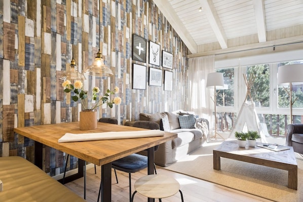 Una Smart TV, una chimenea