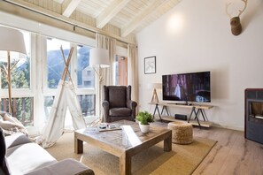 Una Smart TV, una chimenea