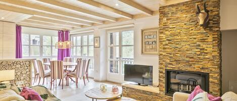 TV, fireplace