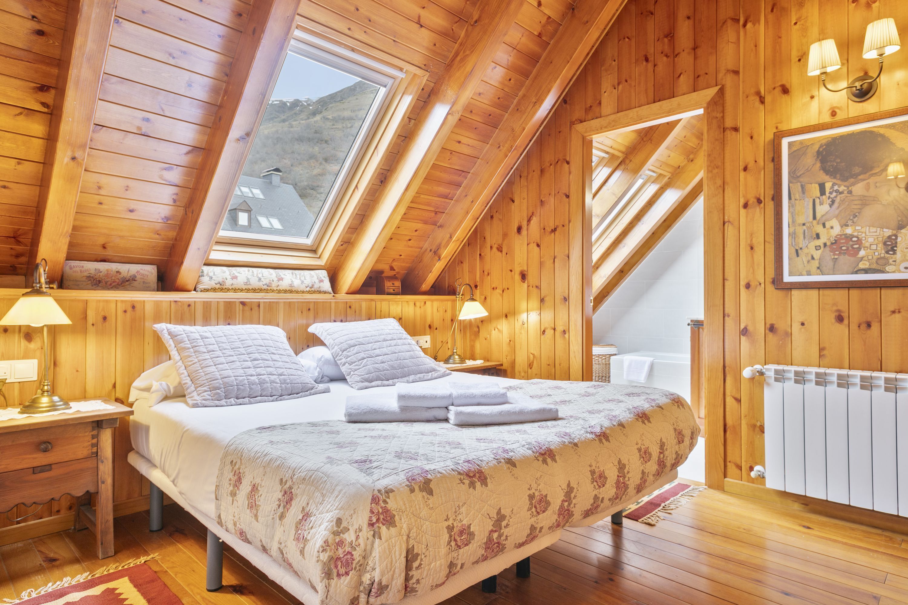 4 slaapkamers, een strijkplank/strijkijzer, internet, beddengoed