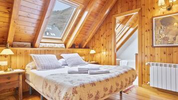 4 slaapkamers, een strijkplank/strijkijzer, internet, beddengoed