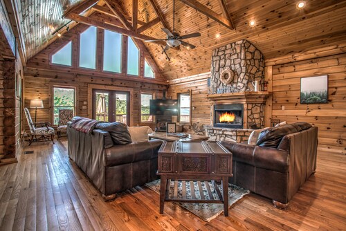 Black Mountain Hilltop Retreat | Luxury Log Cabin with Mountain Views
