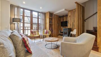 Televisor i llar de foc