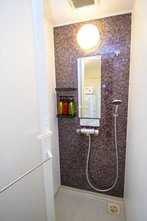 Apartment | Bathroom shower - Grande Shagi GS402 (Osaka)