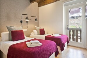 3 dormitorios, tabla de planchar con plancha, Internet y ropa de cama