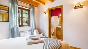 2 habitaciones, tabla de planchar con plancha, internet y ropa de cama