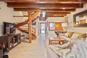 Smart TV, fireplace, DVD player