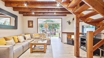 Smart TV, fireplace, DVD player